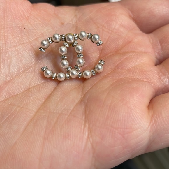 CHANEL Stud Earrings AUTHENTIC BRAND NEW - Picture 7 of 12